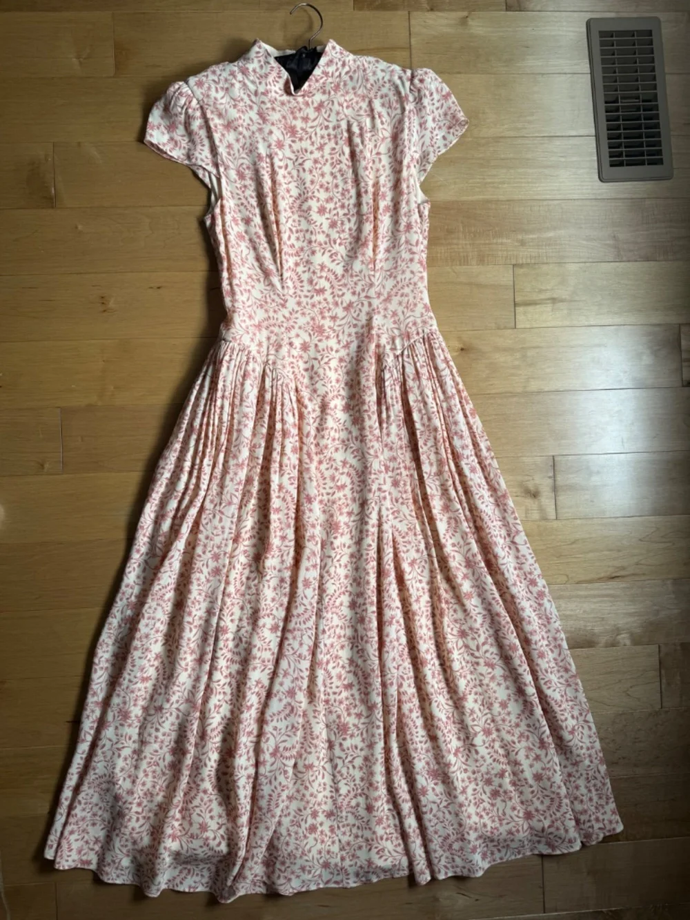 Reformation Maven Dress in Corinne Size 8 - Picture 4 of 4